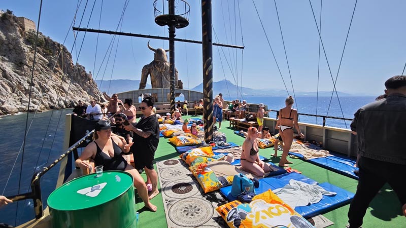 pirate ship in mahmutlar