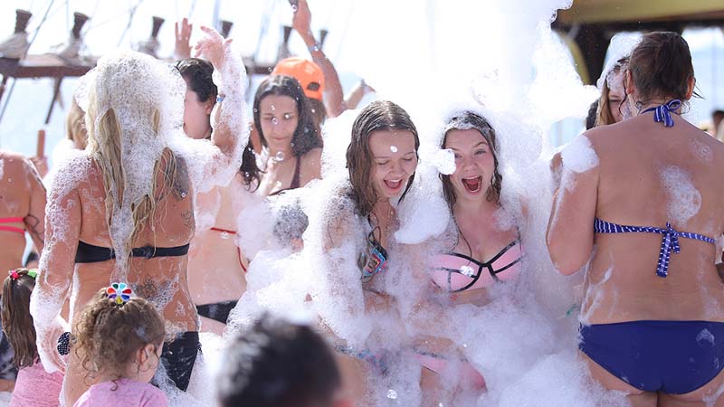 okurcalar foam party boat prices