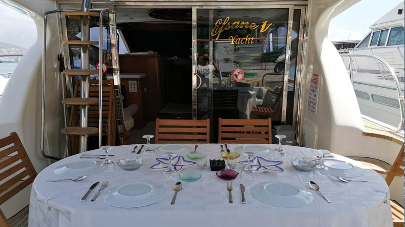 okurcalar deluxe yacht rental