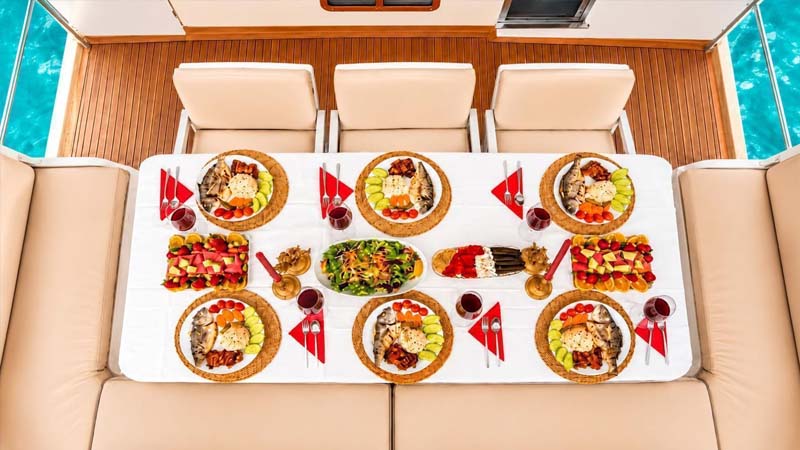 okurcalar private yacht dinner